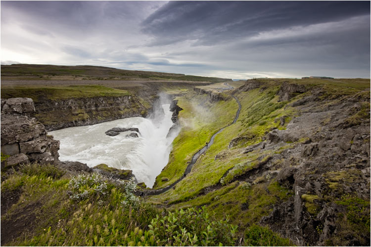 Gullfoss, der Goldenen Wasserfall ist ein der  eindrucksvollster Wasserfall von Island