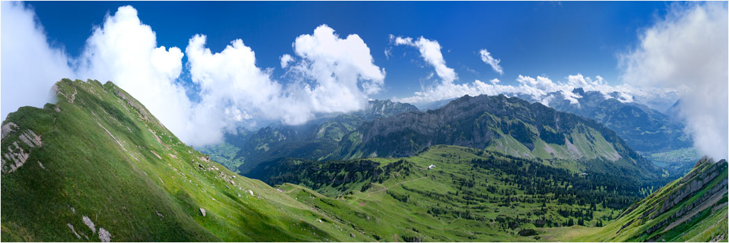 Blick auf dem Mattstock bei Amden, Aussichtsstandort ist der Speer,  1950m üM