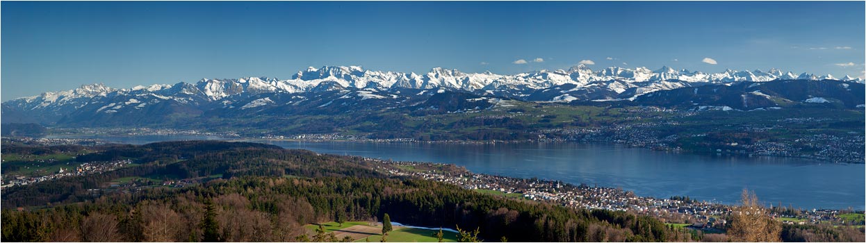 Die Glarner Alpen hinterm Zürisee, rechts vorne ist Meilen