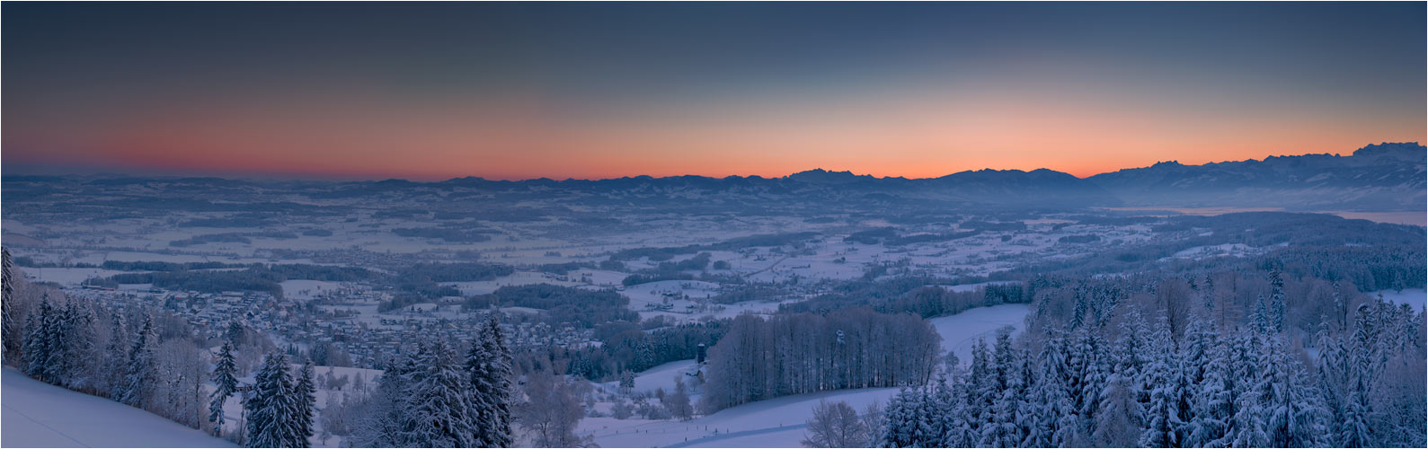 Das Zürcher-Oberland im Winterkleid mit dem Säntis im Hintergrund