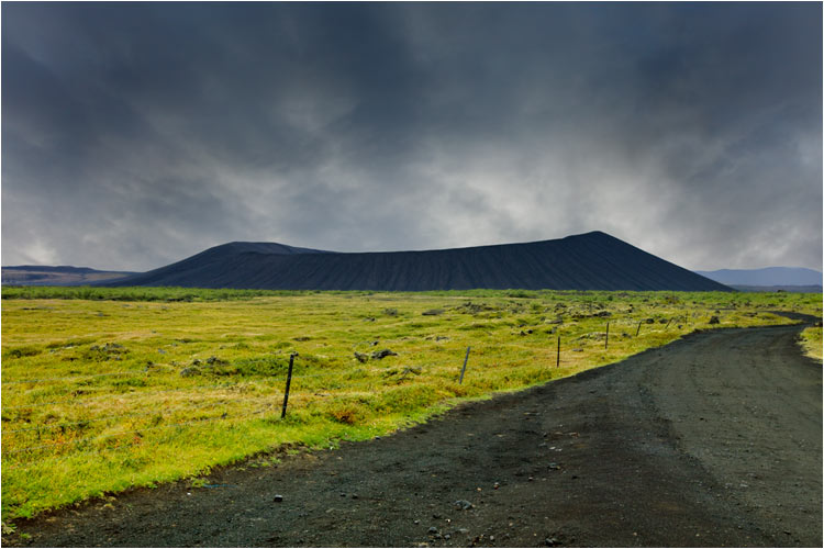 Der Aschekrater Hverfjall ist 452 m über Meer, Region Mývatn
