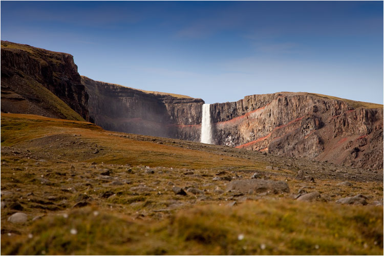 Der Hengifoss, eine der höchsten Wasserfall des Landes. Ost-Island