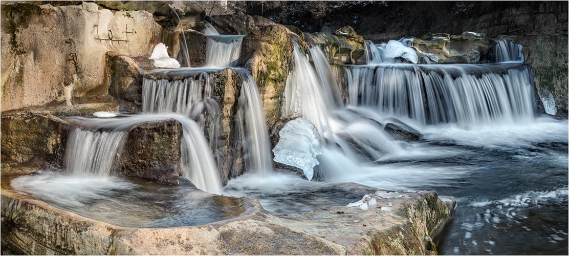 Februar, letzte Eisspuren am Hard-Wasserfall