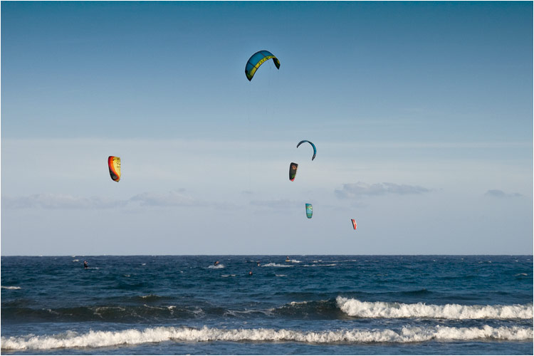 Das Kitesurfen ist eine beliebter Sport Art auf Tenerife