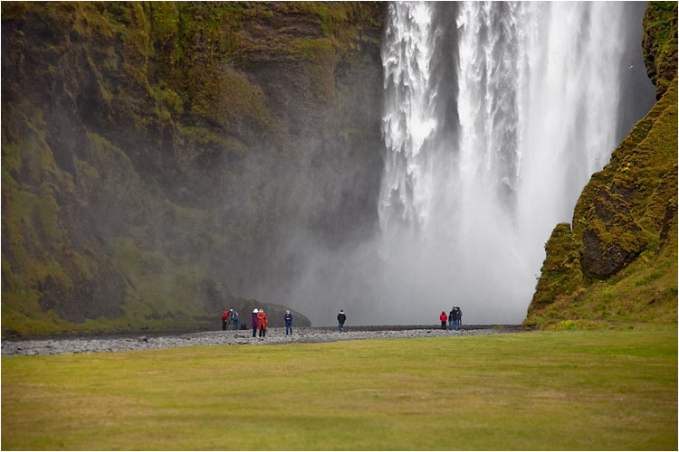 Skógafoss am hellen Tag