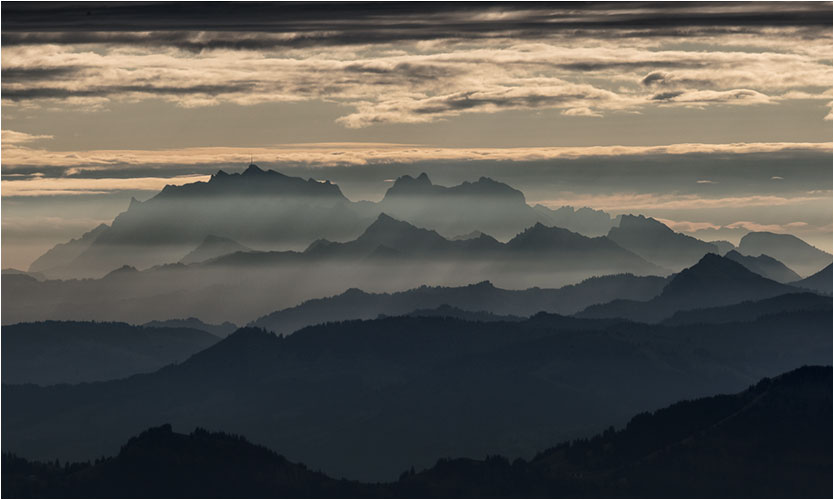 September, Morgendämmerung. Blick von Pilatus aus, Richtung Säntis