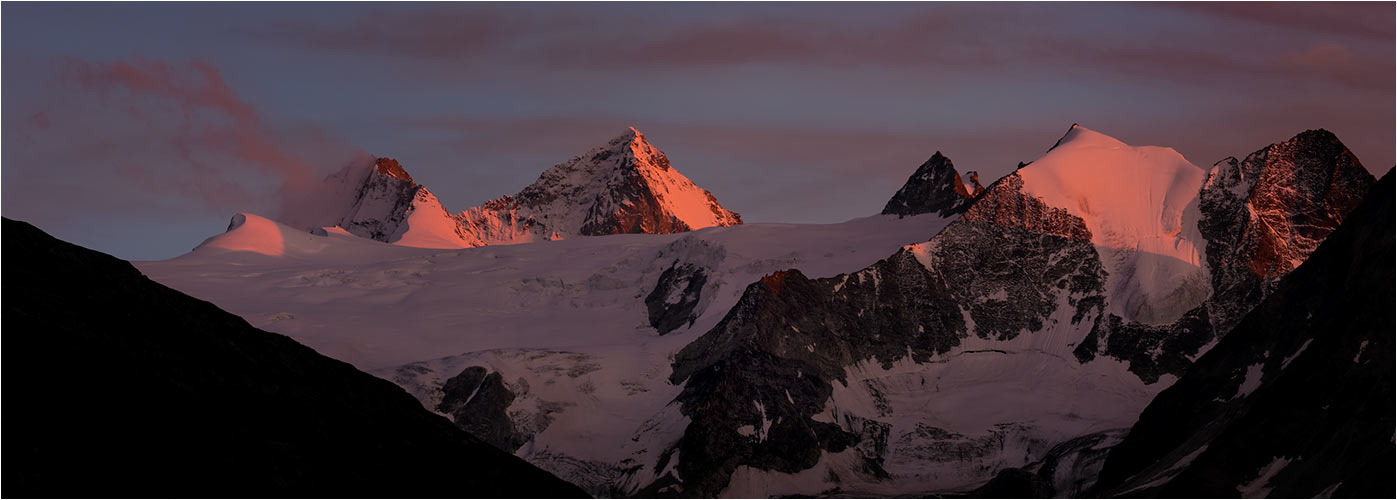 Sep. Dent Blanche, Pointe de Bricola, Pointe de Mourti. Aus Moiry-Barrage