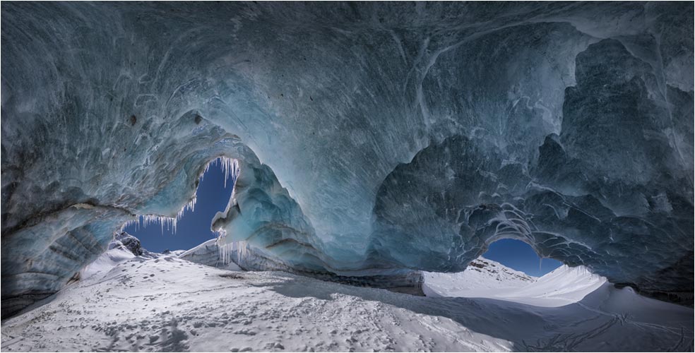 Unter der Eisbrücke Val Roseg