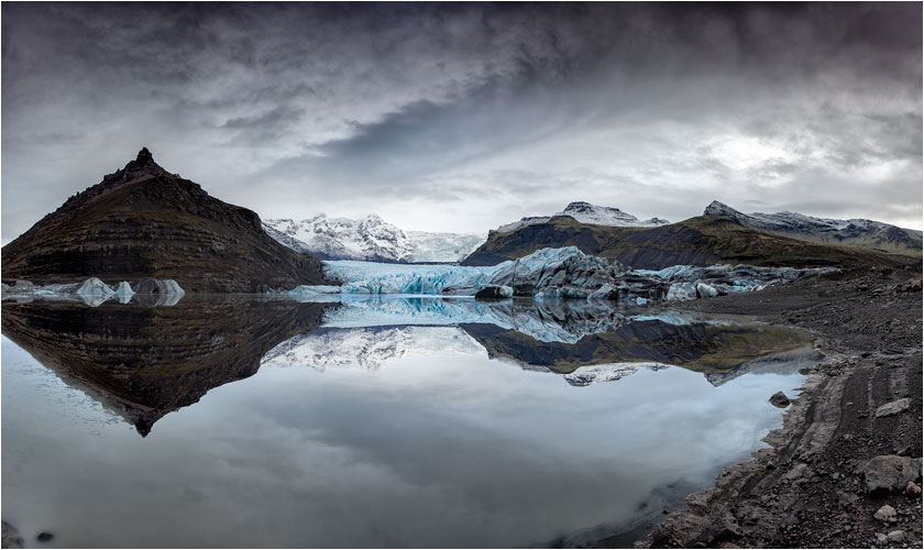 Gletschersee mit Spiegelung