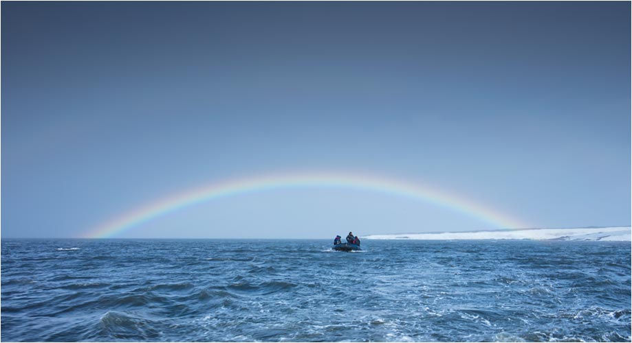 Zodiac-Bootsfahrt durch das Regenbogen-Tor