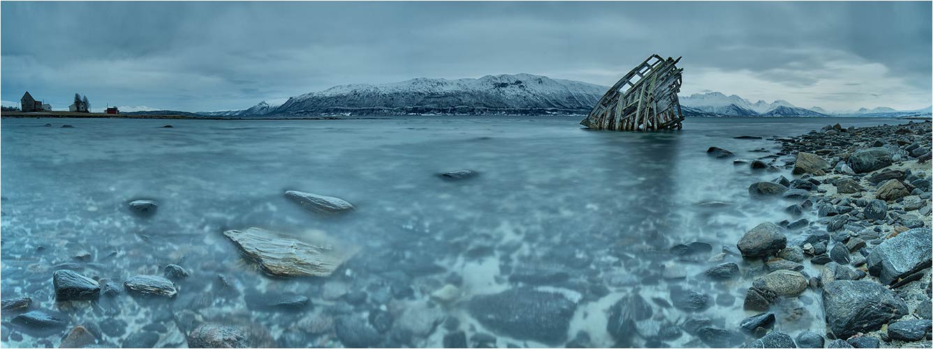 Schiffswrack bei Flut