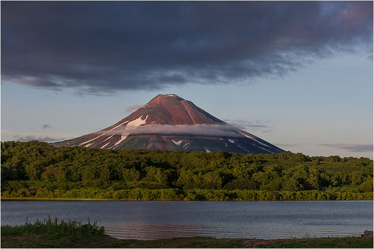 Der Ilyinsky Vulkan, 1578 m üM, am Kurilensee.