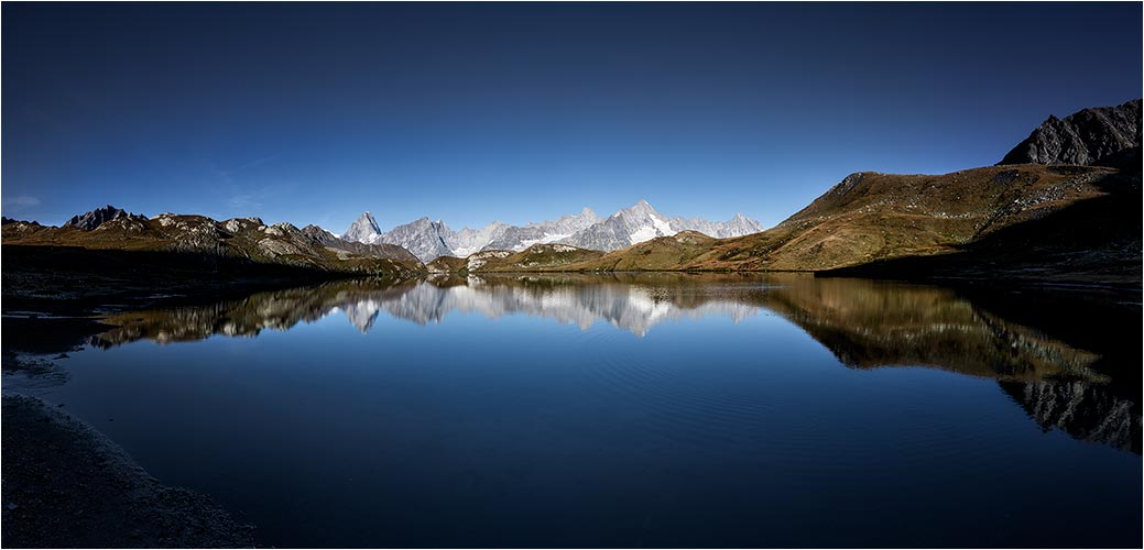 Perfekte Spiegelung am Lac des fenêtres / Grand-Saint-Bernard