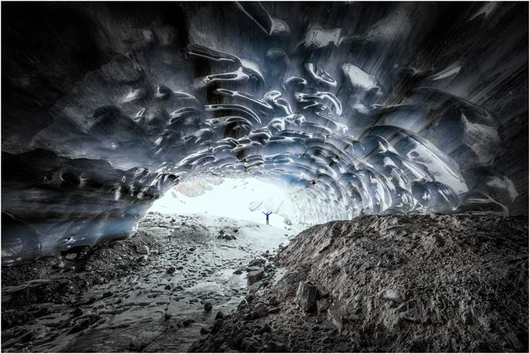 Riesige Ice Cave im Roseg Gletscher