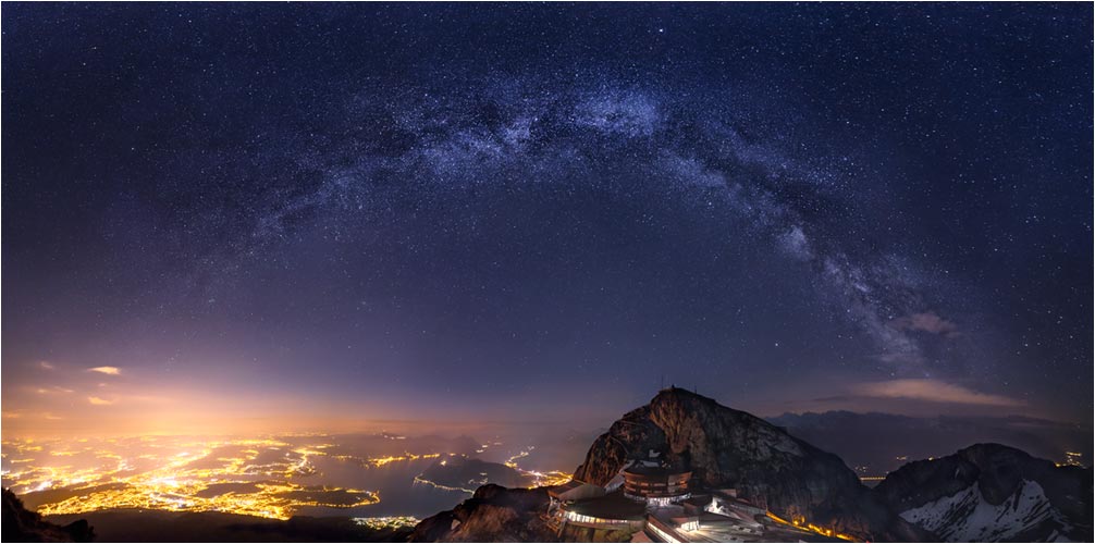 Juni. Die Milchstrasse über den Pilatus