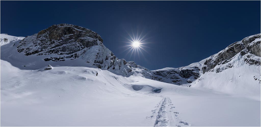 Letzter Blick zu der Eishöhle, ganz hinten im Val Roseg