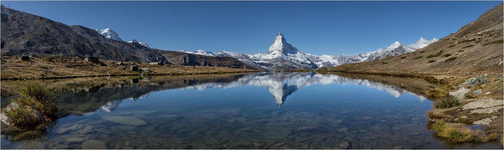 Kein Wind: immer noch eine perfekte Seespiegelung am Stellisee