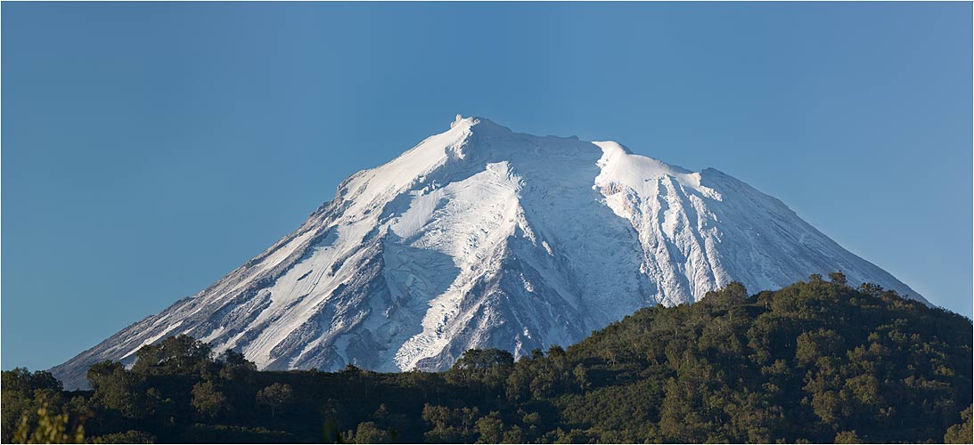 Nordseiten vom Korjakskij Vulkan, in seinem neuen weissen Kleid
