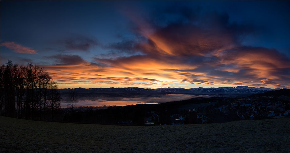 Grandiose Stimmung am Horizont. Vorne der Greifensee
