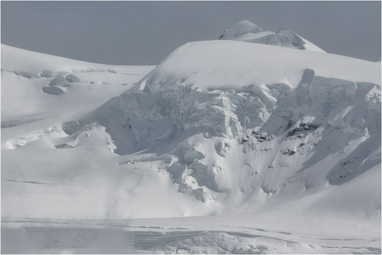 Der Weissgrat kleiner Ausschnitt. Blick aus der Fluealp