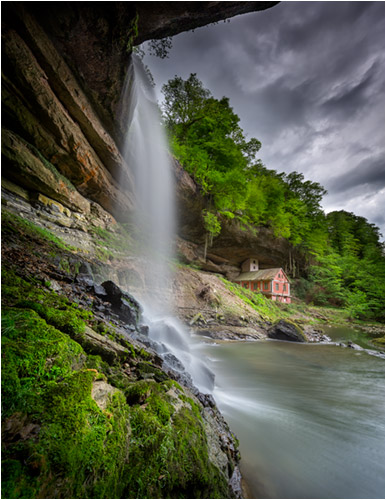 Mai. Hohlaufwasserfall bei Rüti, Zürioberland