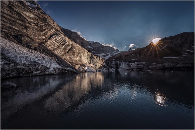 Letzter Sonnenstrahl auf dem Gletschersee - Im Griess