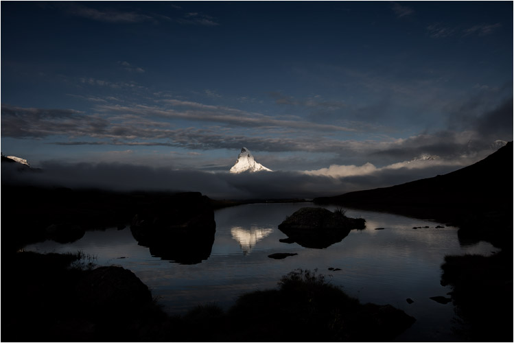 Plötzlich fand ein Sonnenstahl den Weg durch die Wolken…