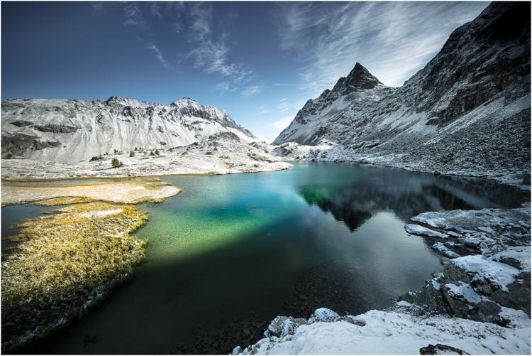 Bergsee im ersten Winterkleid, Oberengadin