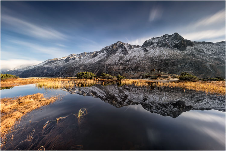 Bergsee Innerschweiz, gleicher See andere Blickrichtung