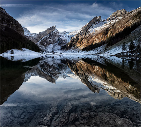 Klare Spiegelung im Seealpsee, Alpstein II