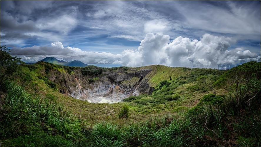 Der Vulkan Mahawu, 1324m ü Meer, im Norden der Insel Sulawesi