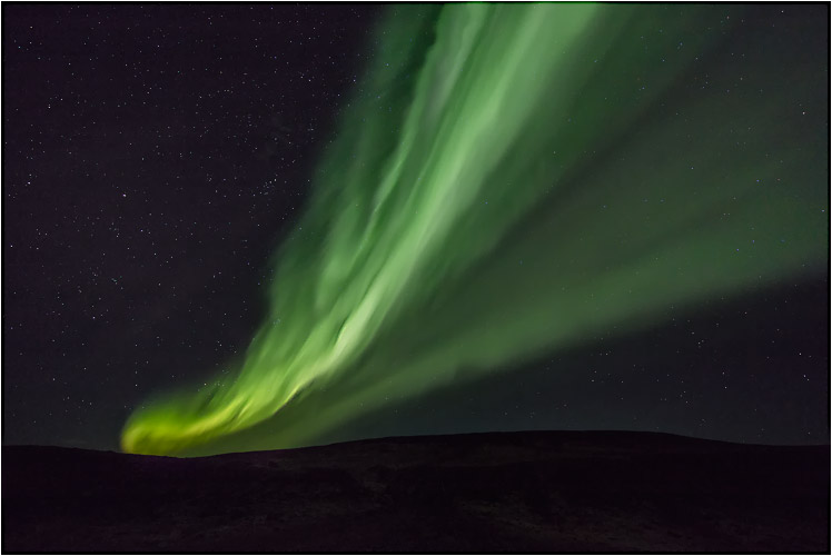 Riesiger Polarlichtstrom am Himmel