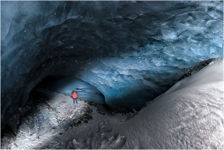 Die Sonne schafft es endlich in der Eishöhle