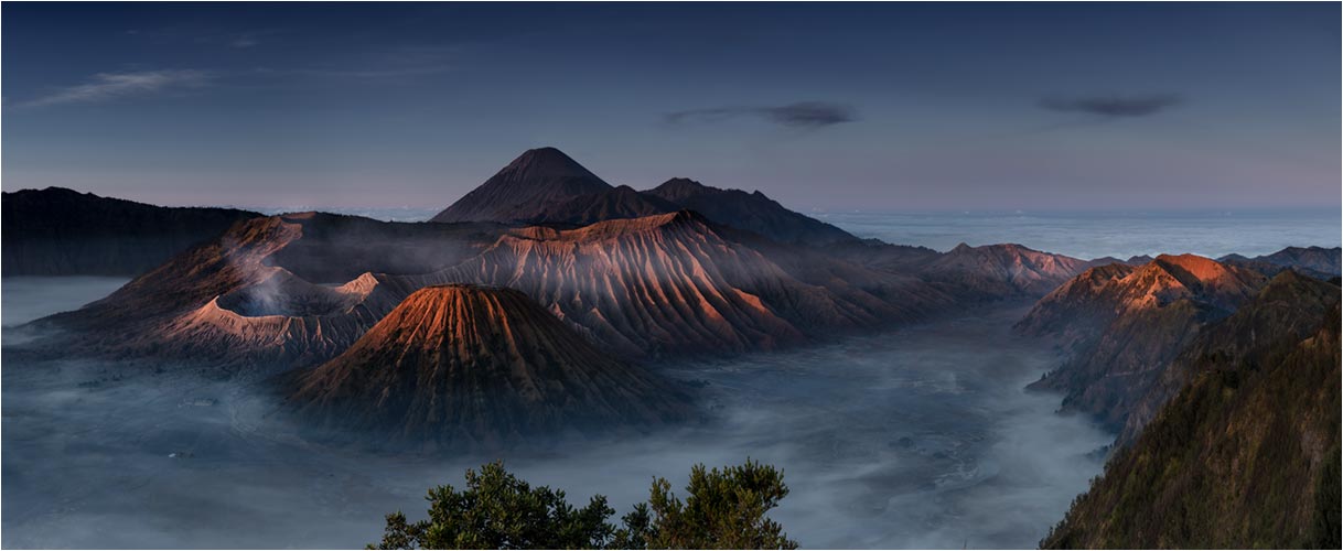 Die Mt Bromo Ebene im ersten Sonnenlicht