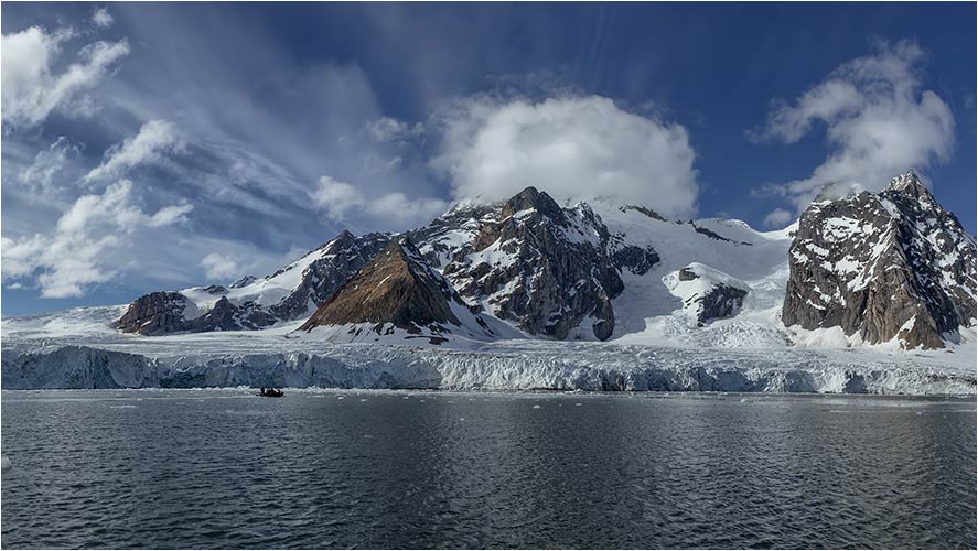 Unberührte Berg- und Eislandschaft